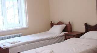 Гостиница Визит Крестовый Стандартный двухместный номер с 2 отдельными кроватями-1